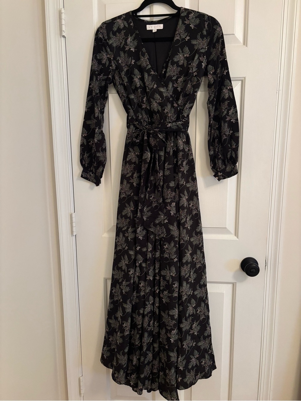 Elegant Ivy City Co. Holiday Long Sleeve Floor-Length Maxi Dress